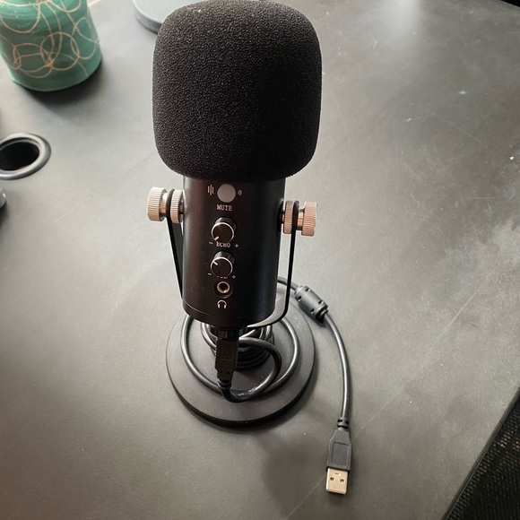 Podcast microphone - Picture 1 of 3